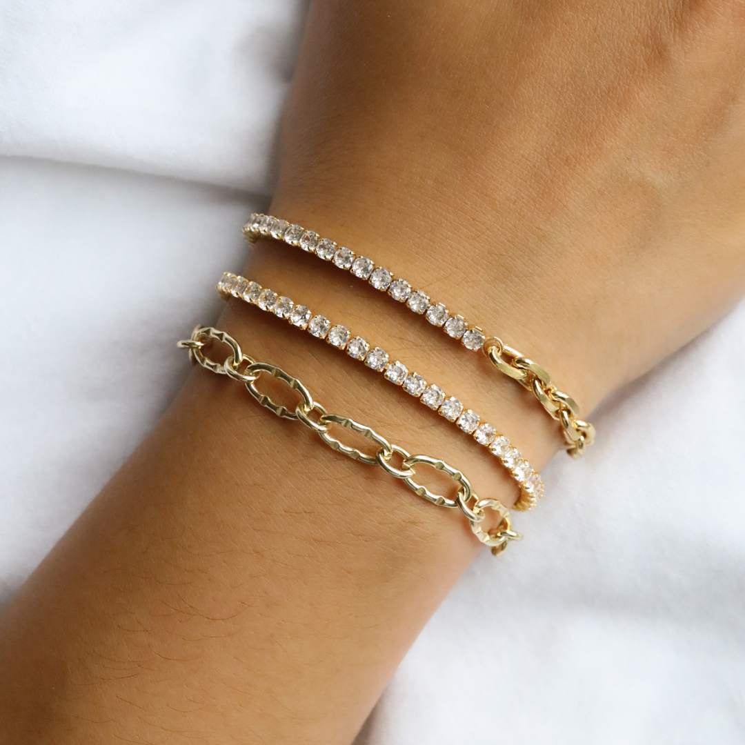 Ashley_Bracelet_Gold_Worn_1.png