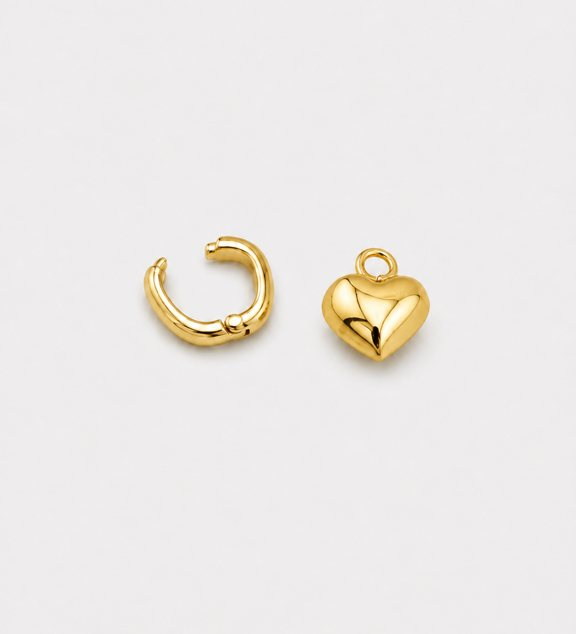 Cara_Pendant_Gold_without_Hook.png