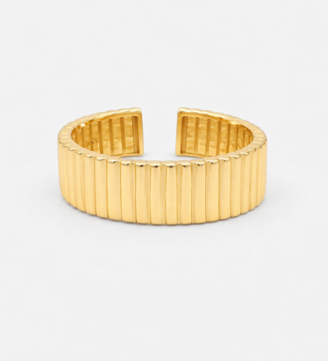 Kim_Ring_Gold_Medium_57098a57-000e-4e56-ab5a-7ac93f8f749f.png