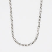 A silver-colored necklace with a chain length of 45cm.