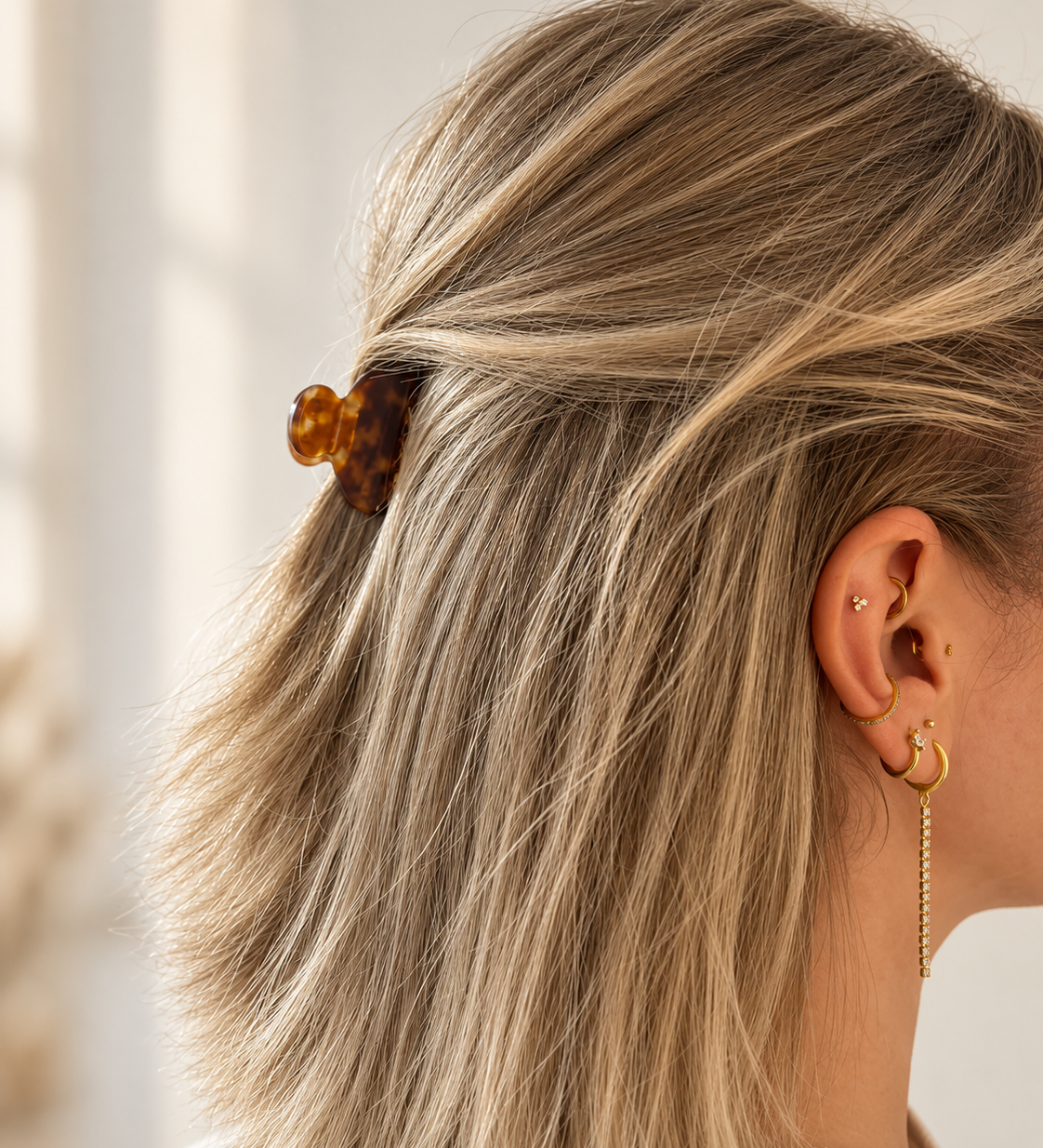 Mini_Hair_Claw_Brown_Worn_Blond.png
