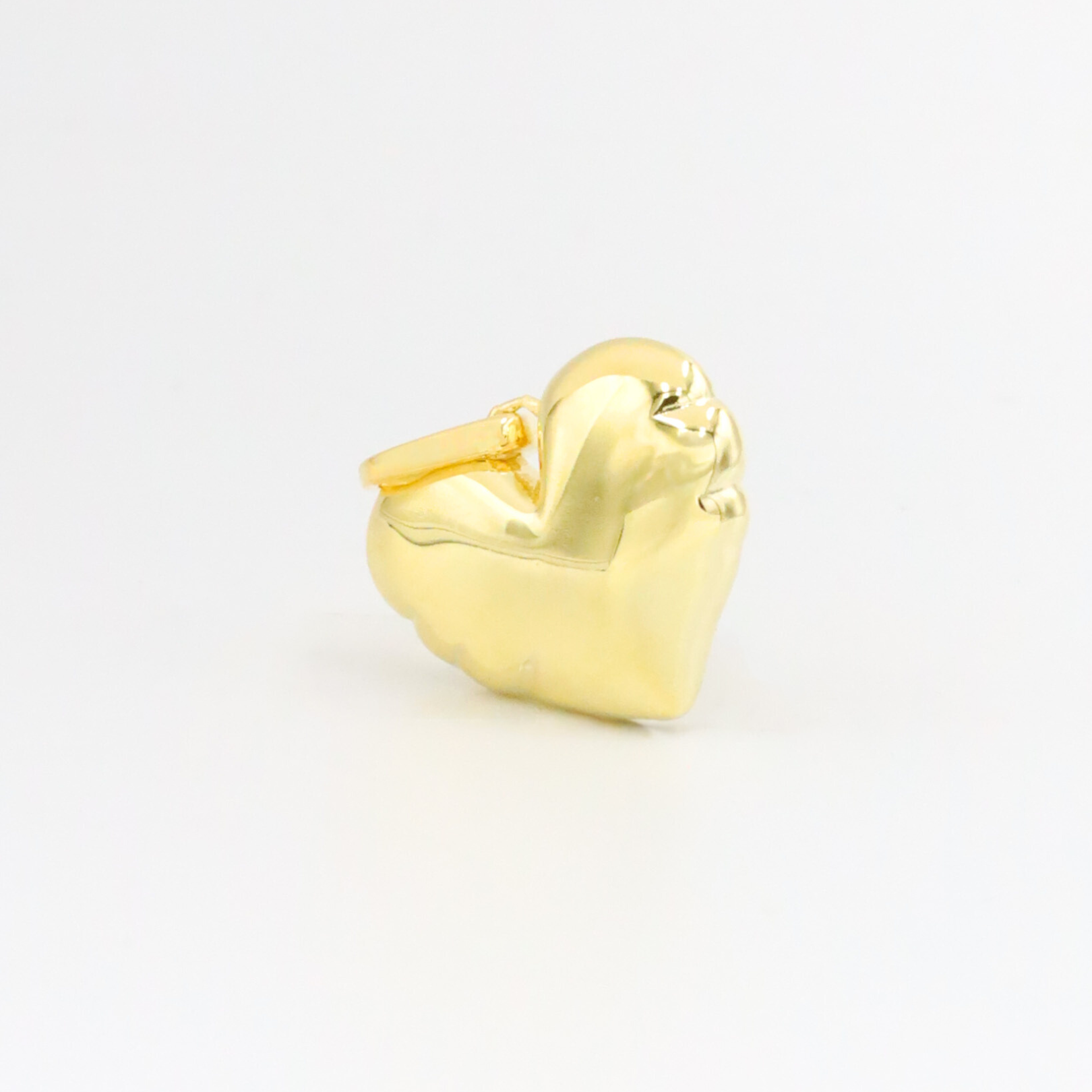 Side view of the Bella Gold heart pendant in gold-plated 925 sterling silver, displaying its smooth and rounded form.