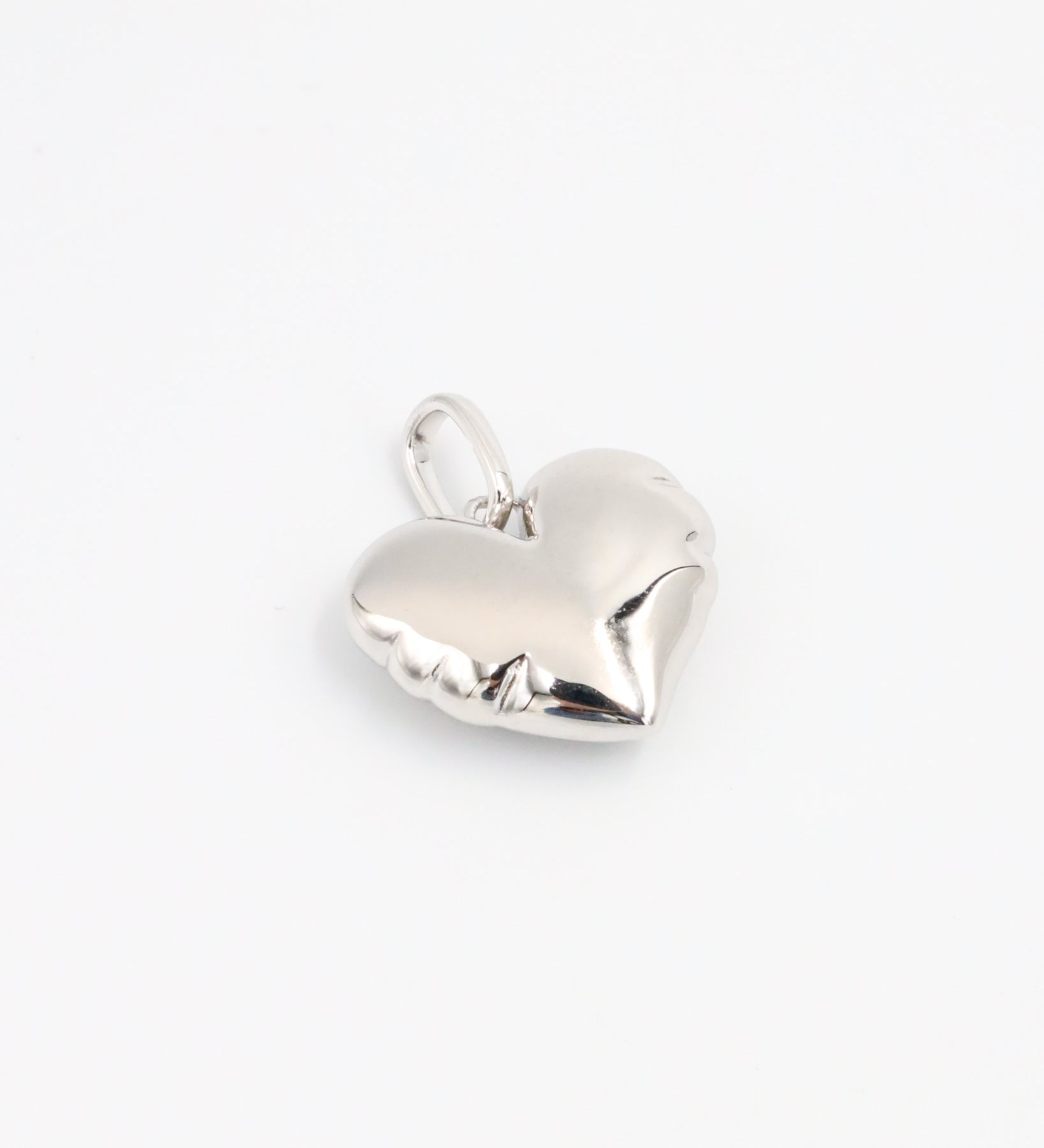 Side view of the Bella Silver heart pendant, showcasing its smooth, sculpted surface in rhodium-plated 925 sterling silver.