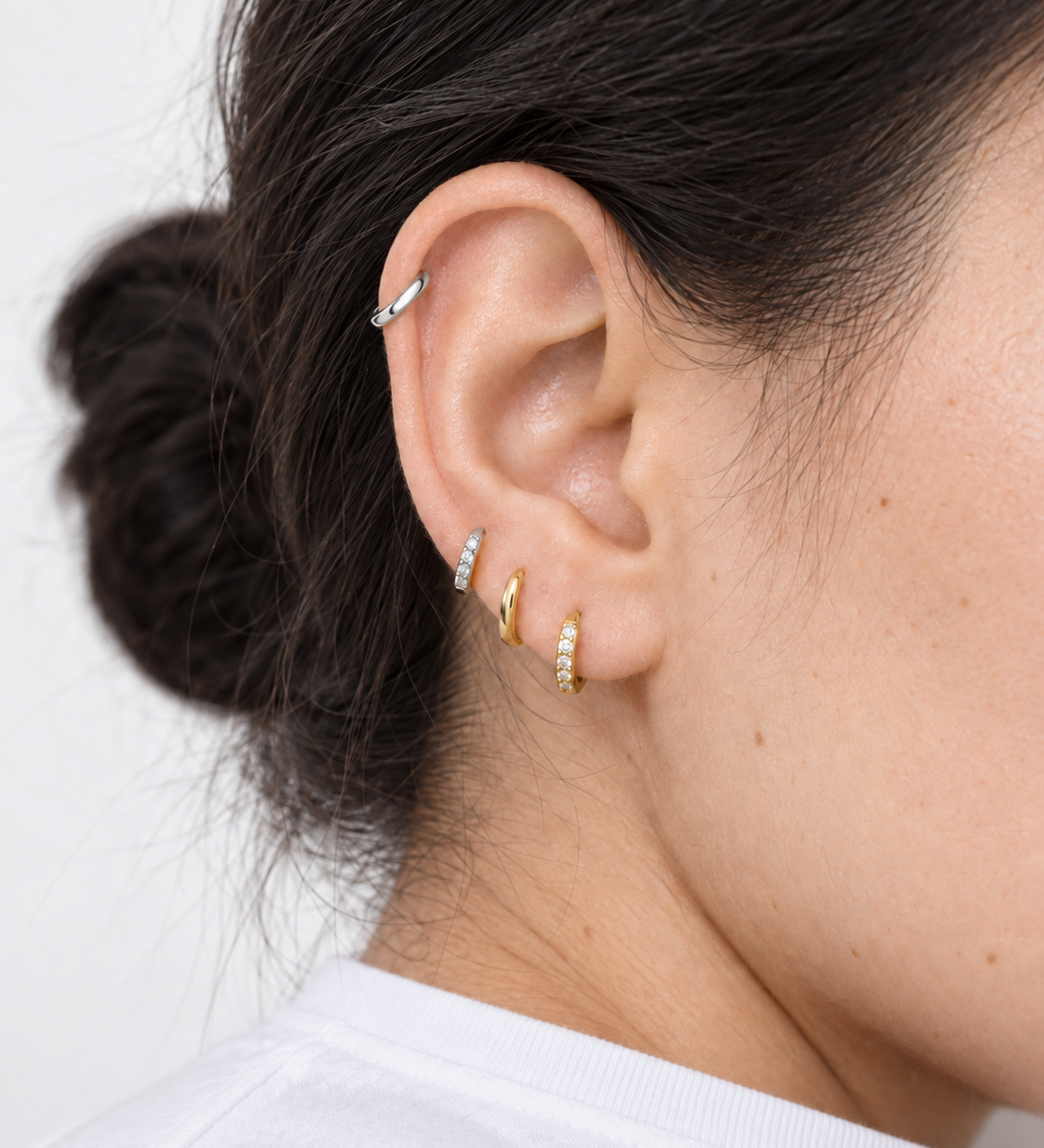 Ear stack with Jean Sparkly Earrings in silver and gold-plated 925 sterling silver, combined with a Lu Earring in the lobe and a silver hoop in the helix