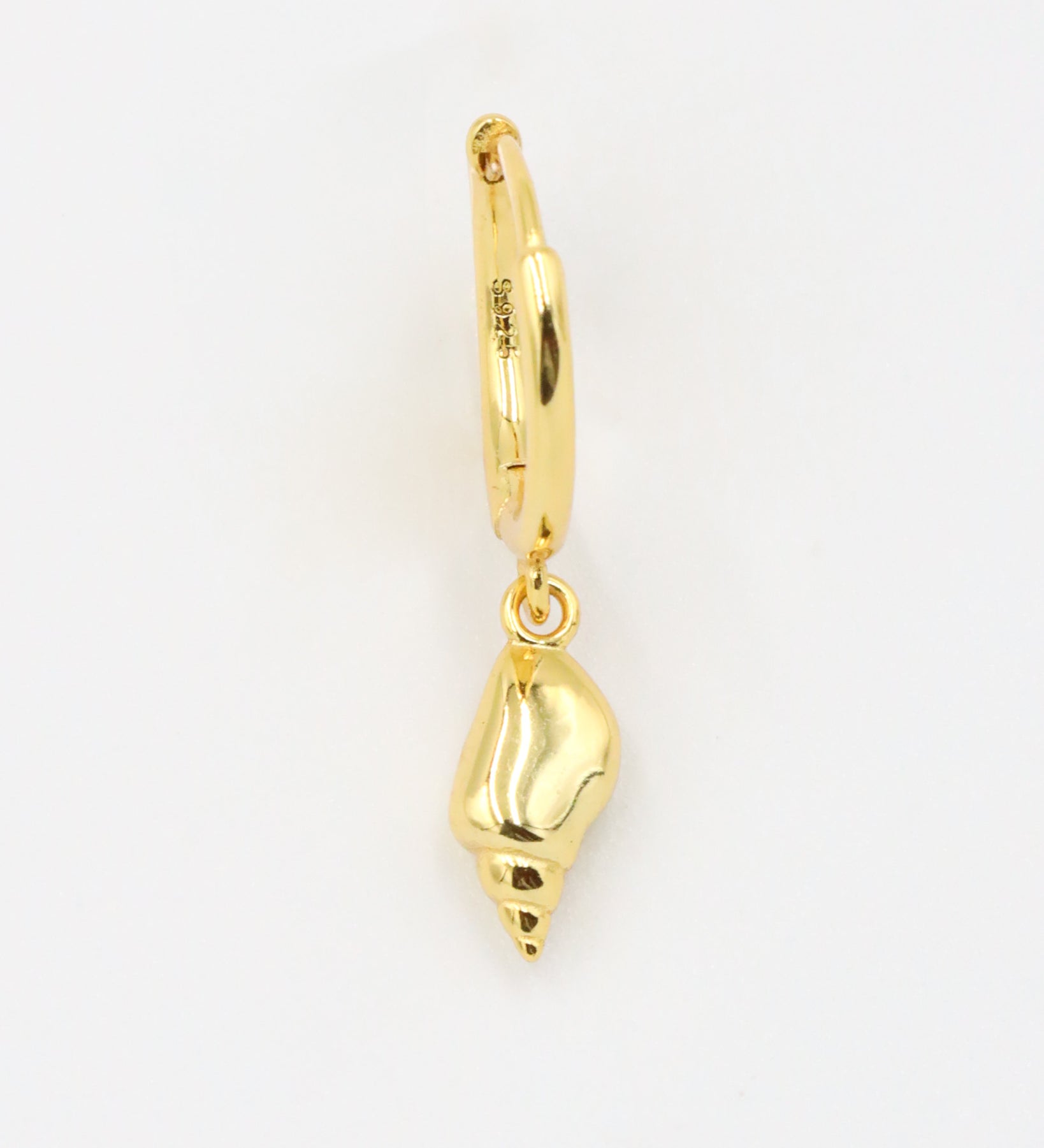A single "Maddy" earring made from gold-plated 925 sterling silver, featuring a detailed seashell charm on a small hoop.
