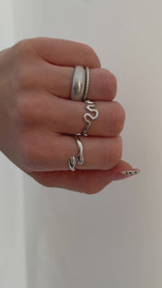 Huggie Ring